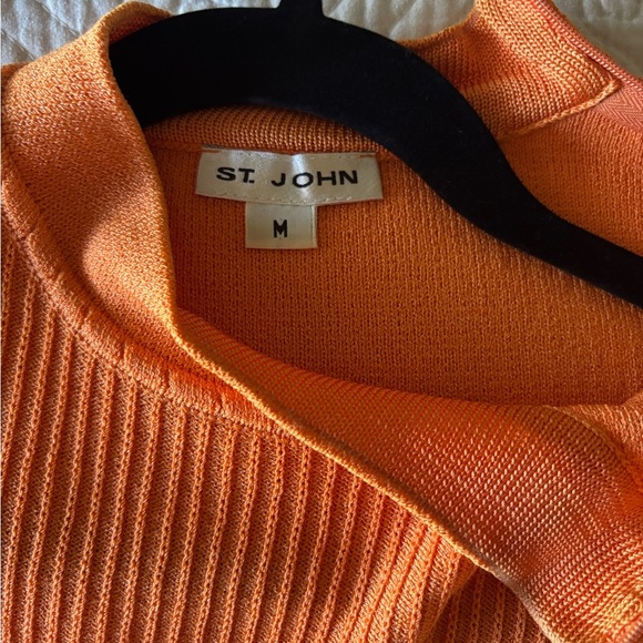 St John Beautiful Creamy Orange Short Sleeve Knit Mock Neck Top - Size M - Picture 2 of 3